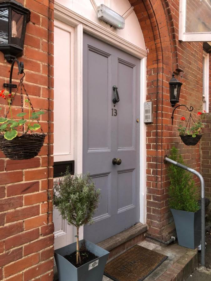 Canterbury Accommodations With Free Car Park Onsite And High Speed Wifi Ngoại thất bức ảnh