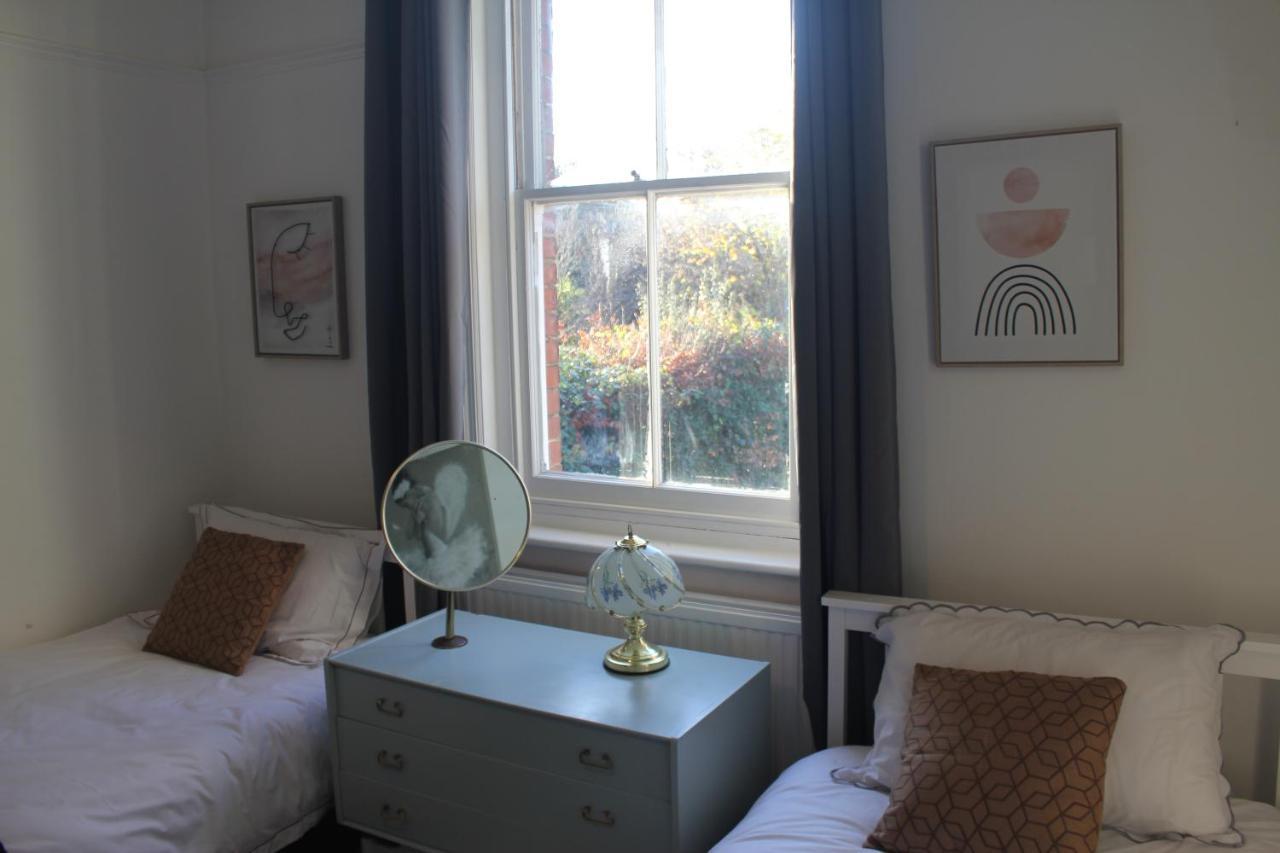 Canterbury Accommodations With Free Car Park Onsite And High Speed Wifi Ngoại thất bức ảnh